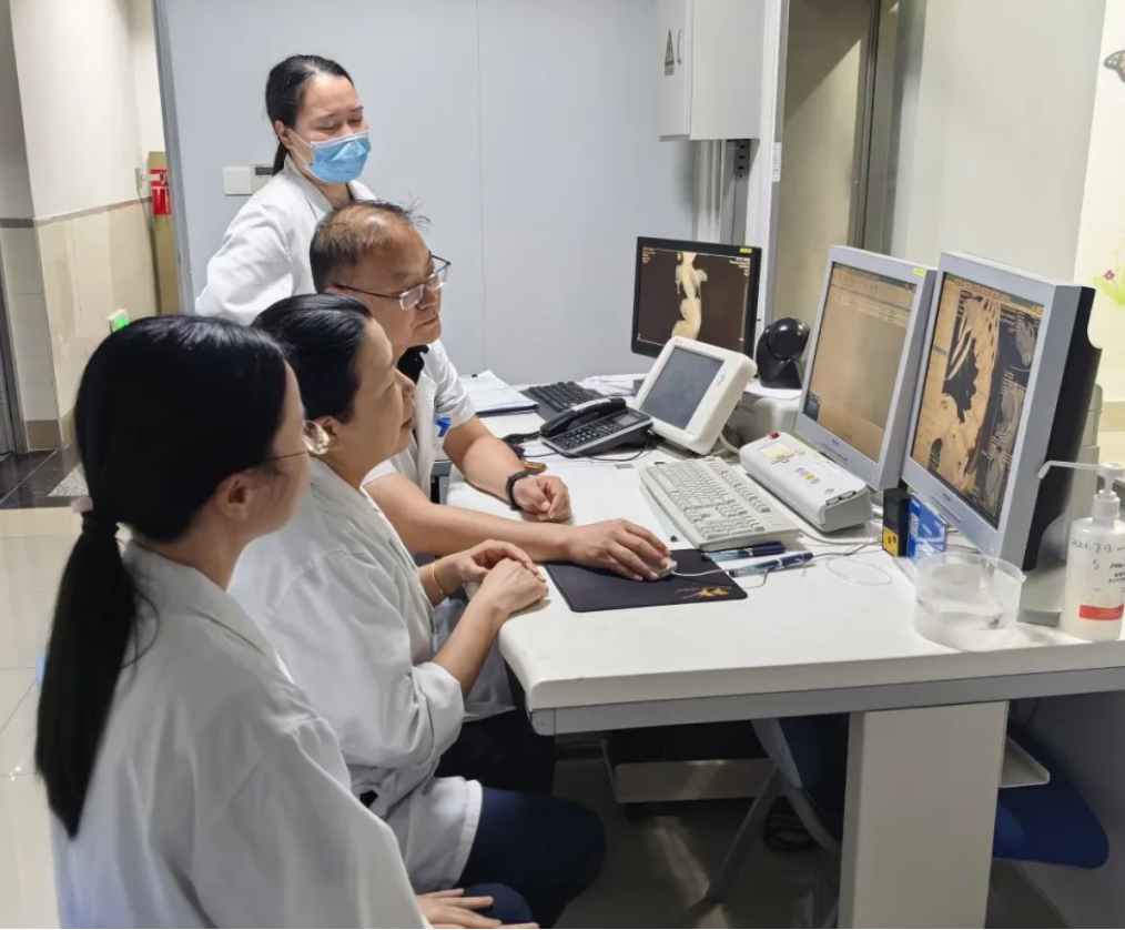 脊柱弯成“麻花”穿刺屡败，我院1针精准搞定